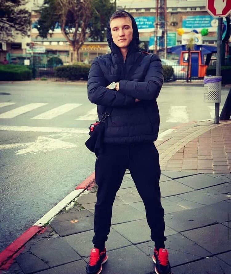  39193125  Vlados, 26 ,    