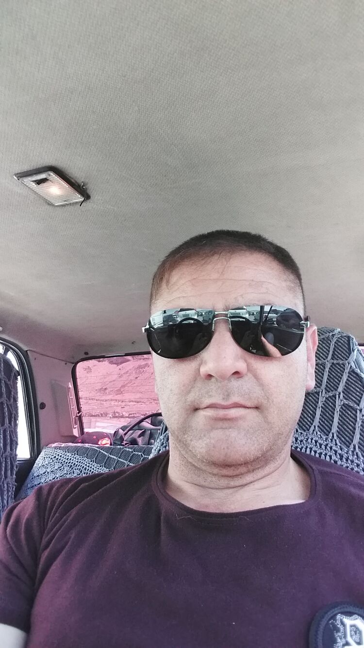  31475745  Elcin, 44 ,    