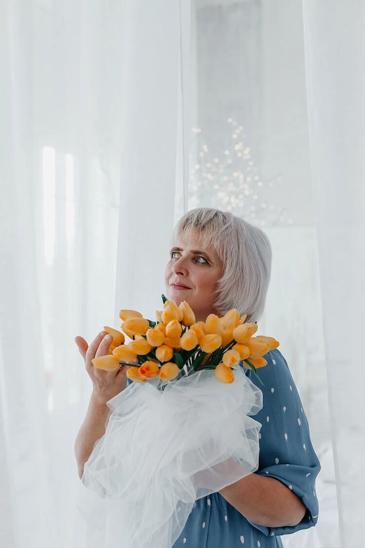  38253065  Larisa, 53 ,    