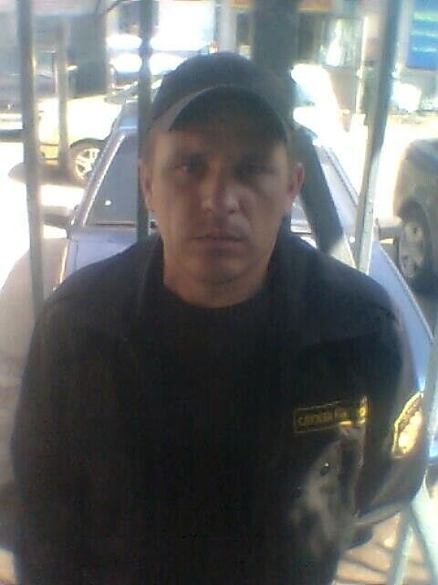  40298005  YURIY, 47 ,    