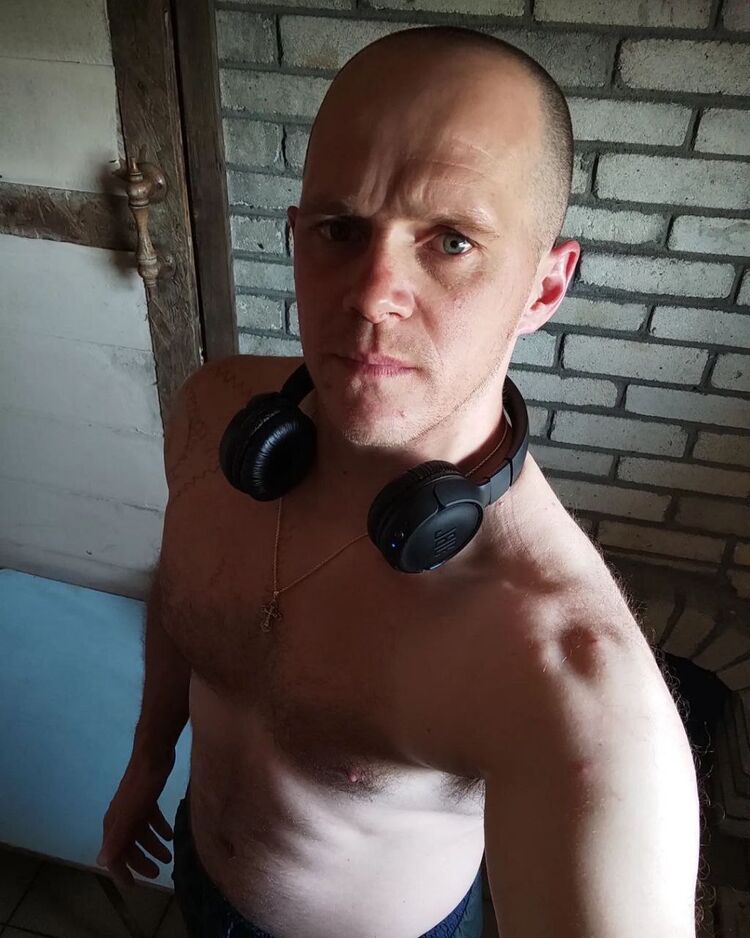  29856685  Bombila, 33 ,    