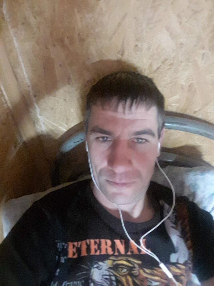  15905335  Aleksei, 41 ,    