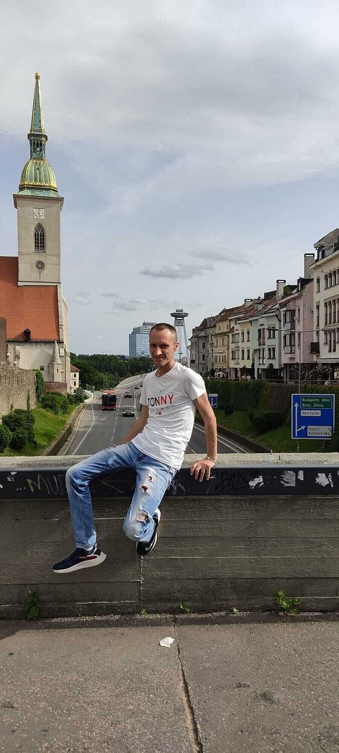  46658295  Slava, 42 ,    