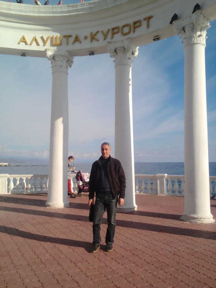 19353325  Akber, 63 ,    