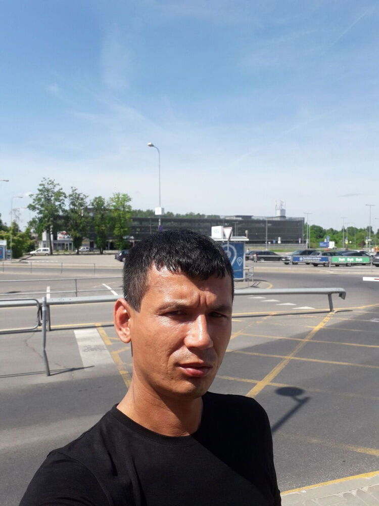  23154355  Ilya, 36 ,    