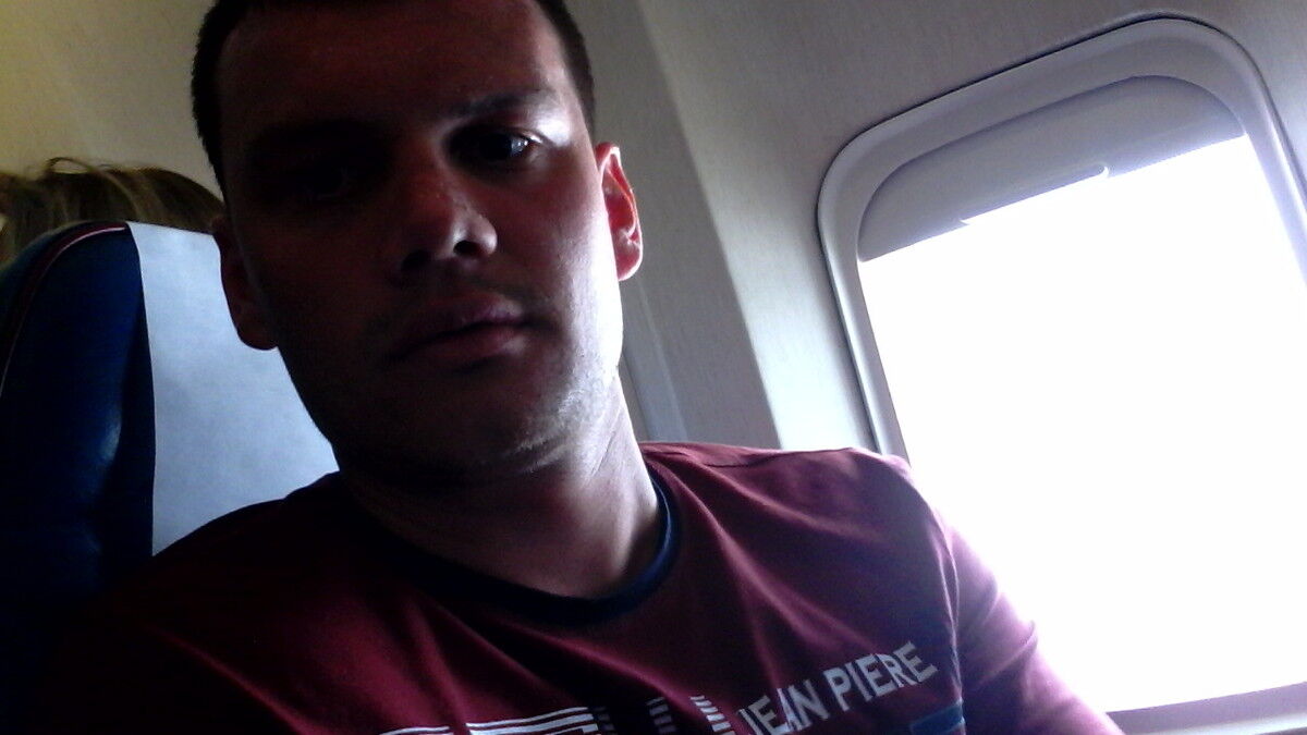  8505725  Cergey, 38 ,     