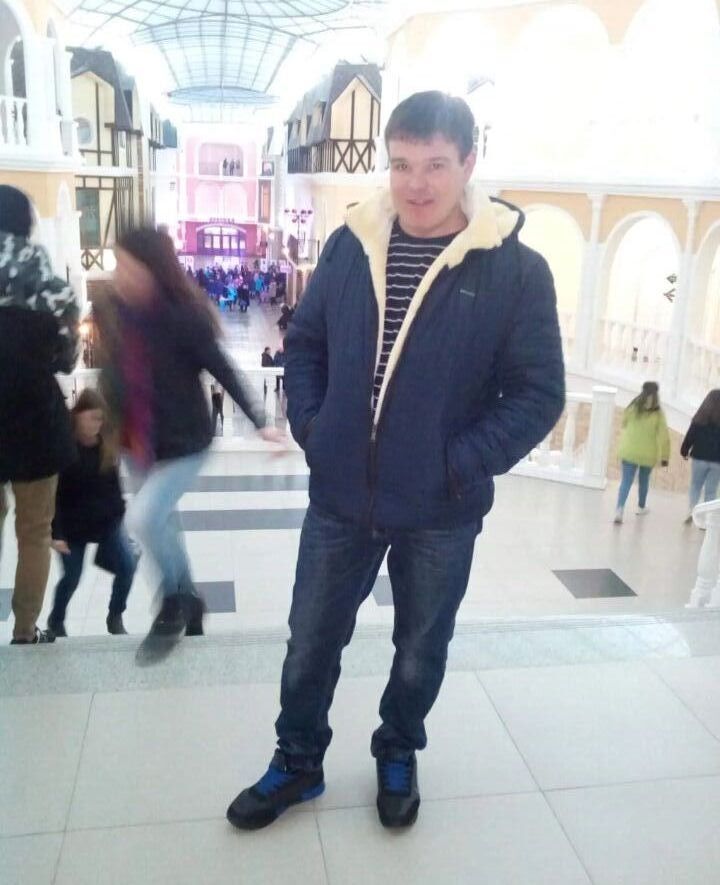  ,   Maikl, 37 ,   ,   