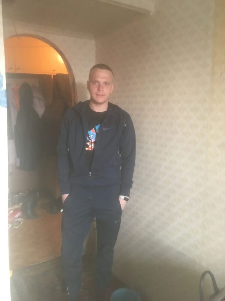  31865525  Igor, 28 ,    