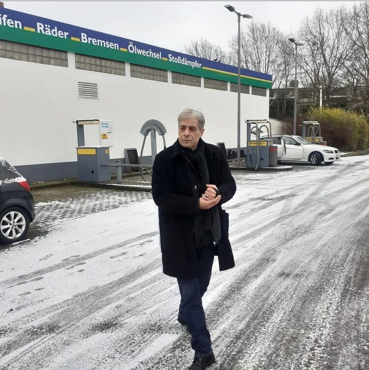  54708545  Iraj, 54 ,    