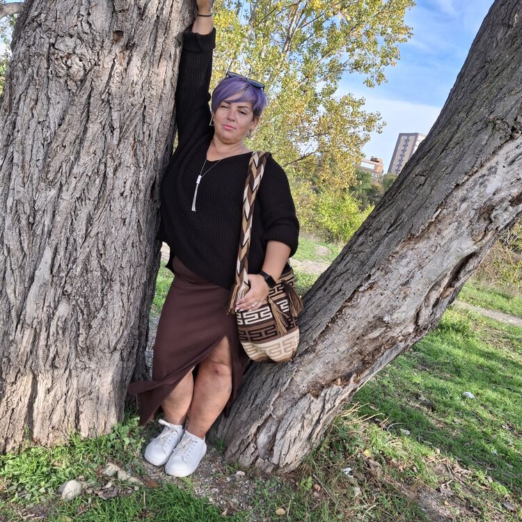  54323685  Olga, 49 ,    