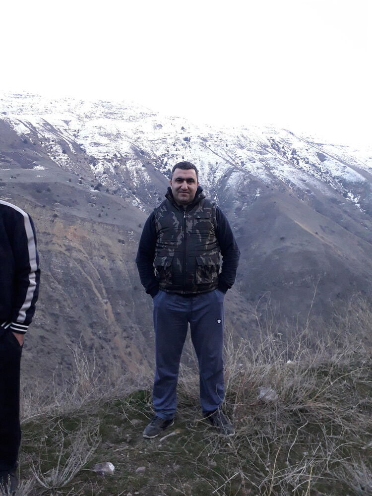  15686555  Artak, 48 ,    