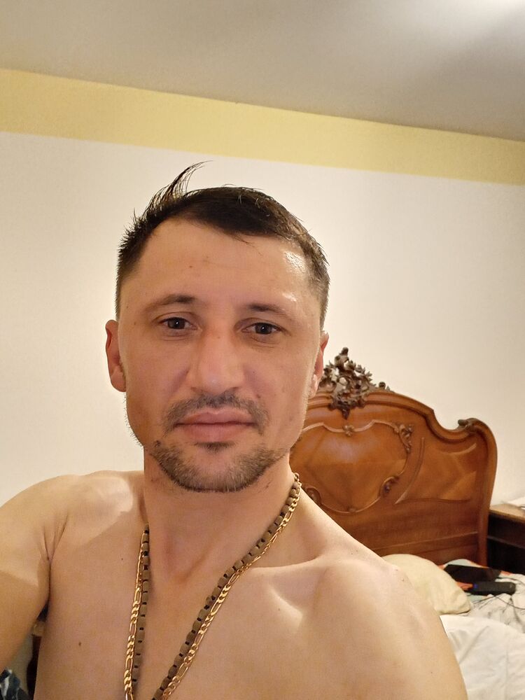  ,   Vlad, 32 ,   ,   