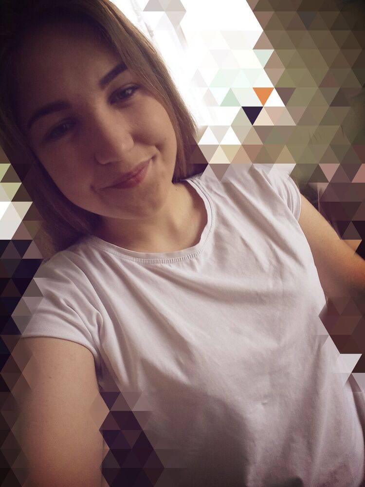  20058575  Viktoria, 24 ,    