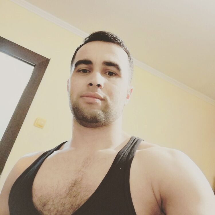  37841255  Abubakr, 35 ,    