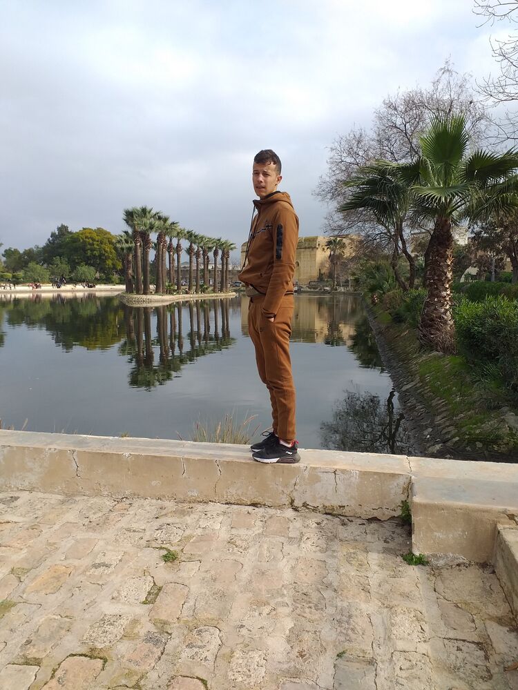  23362565  Zaki, 25 ,    