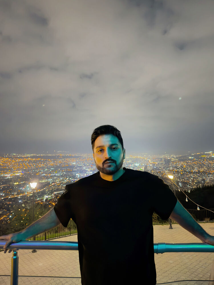  53906965  Elnur, 30 ,    