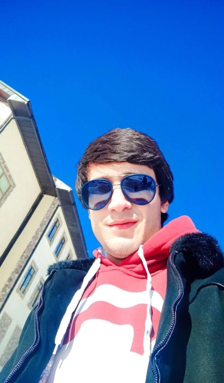  42410405  Bekhruz, 27 ,    
