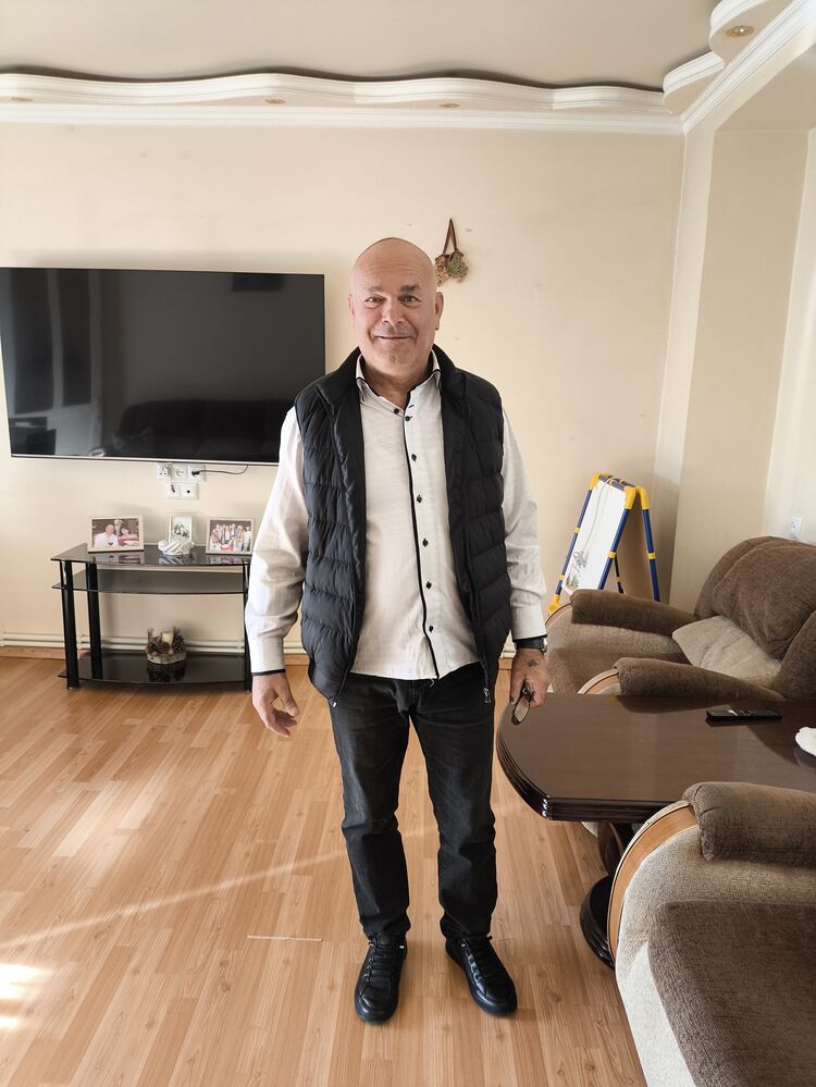  54526305  Gago, 48 ,    