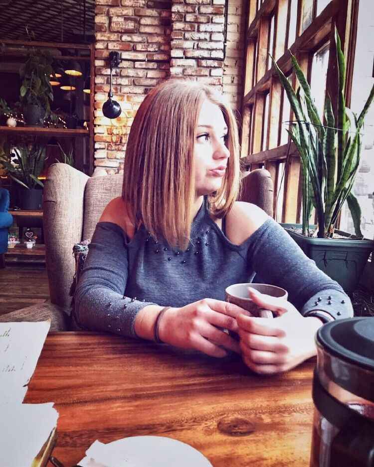  ,   Julia, 27 ,   ,   , c 