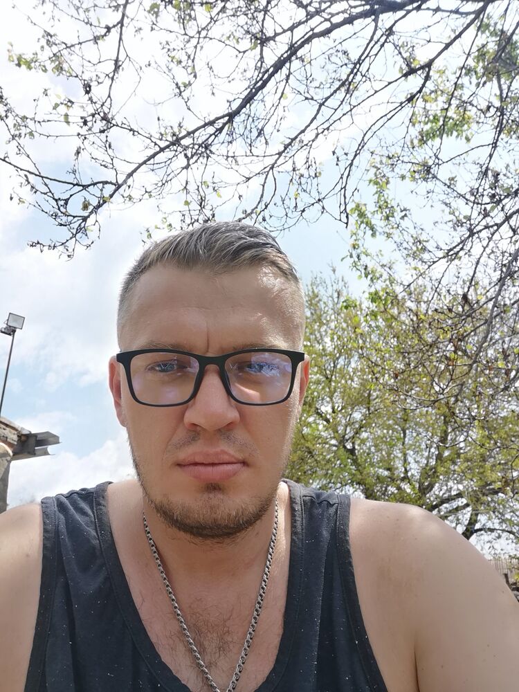  37103405  Viktor, 39 ,    