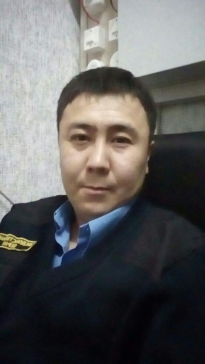  8992535  Dosik, 37 ,    