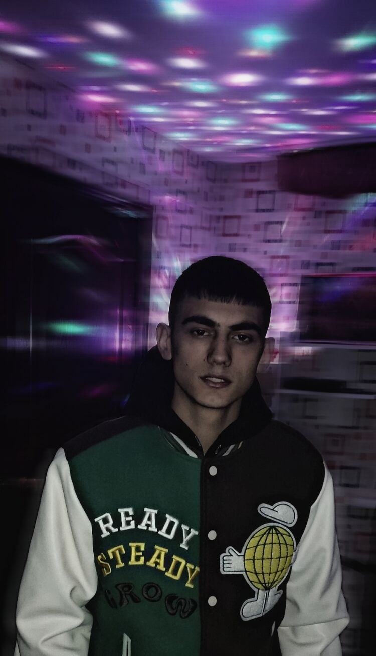  32845985  , 26 ,     