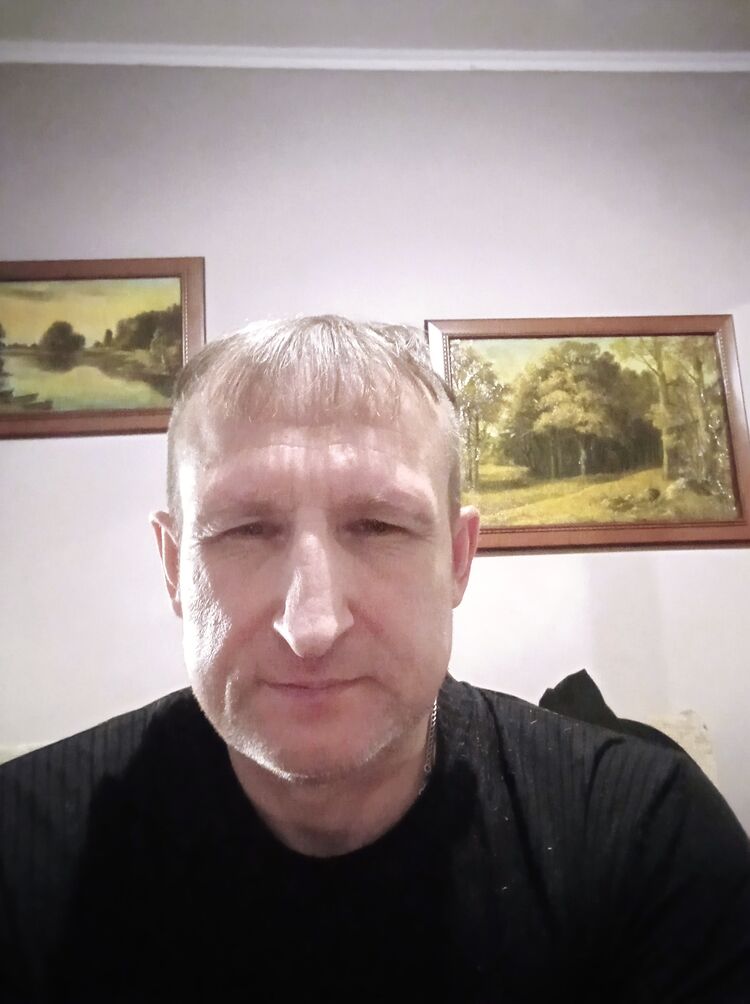  45628925  Viktor, 49 ,    