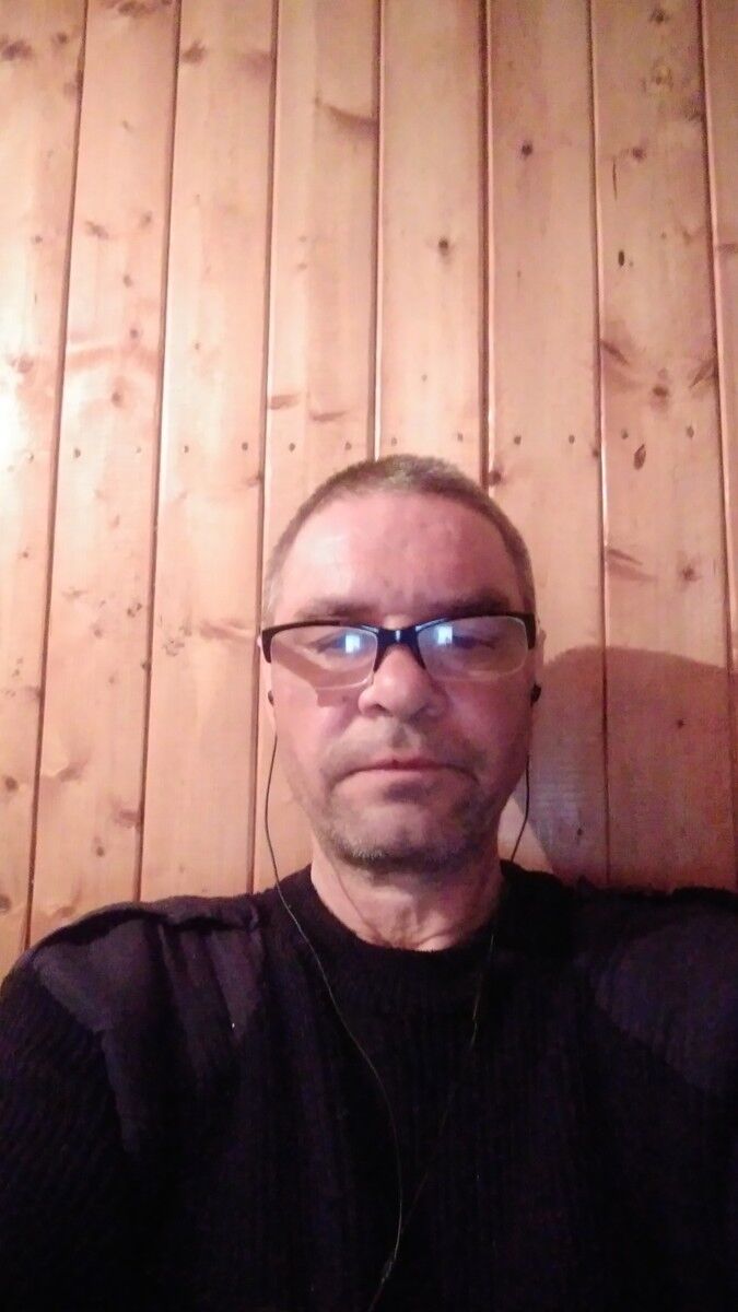  19528645  Aleksander, 60 ,    