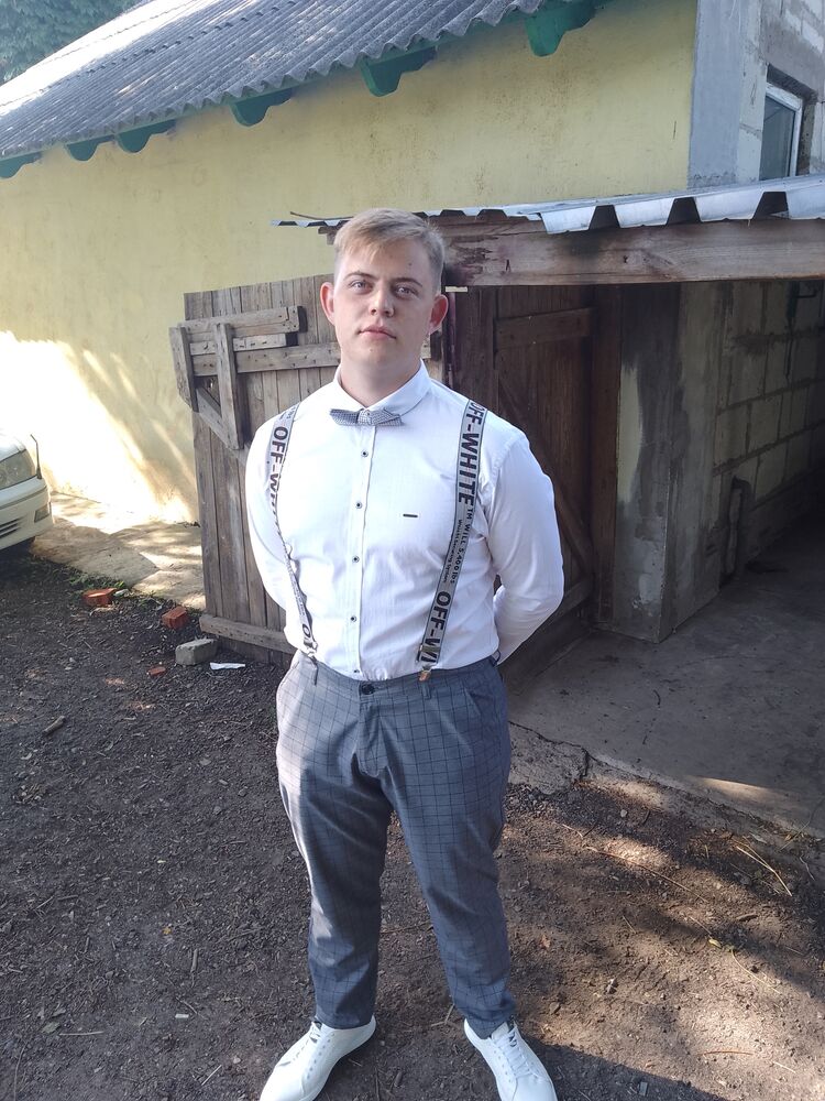  30888745  Denis, 25 ,    