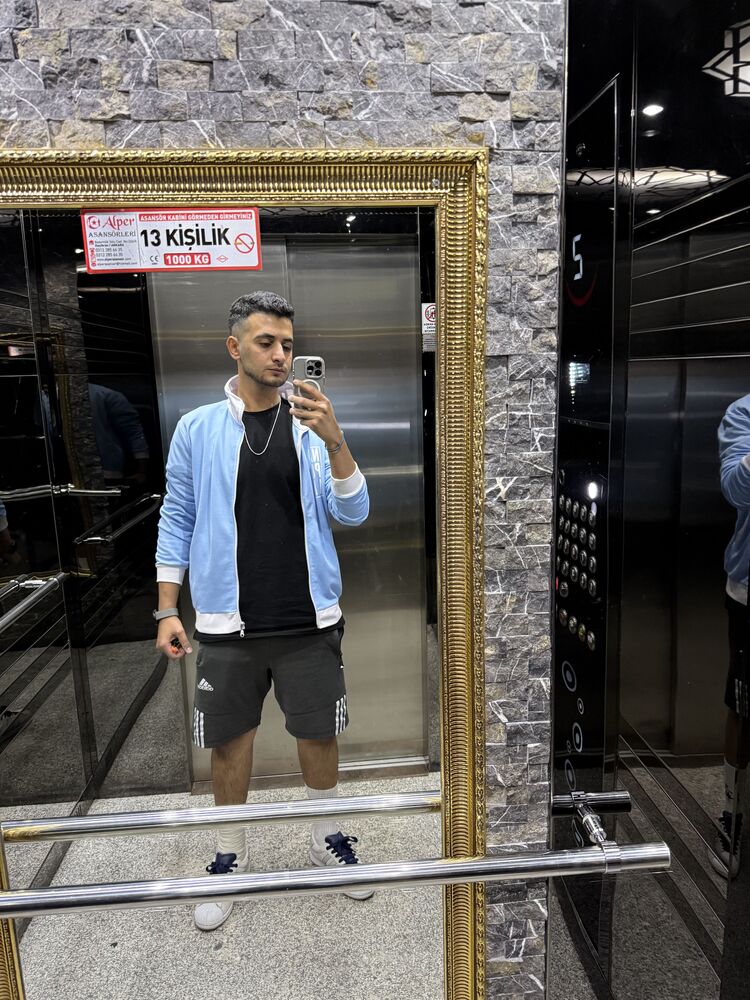  52235385  EMRE, 25 ,    