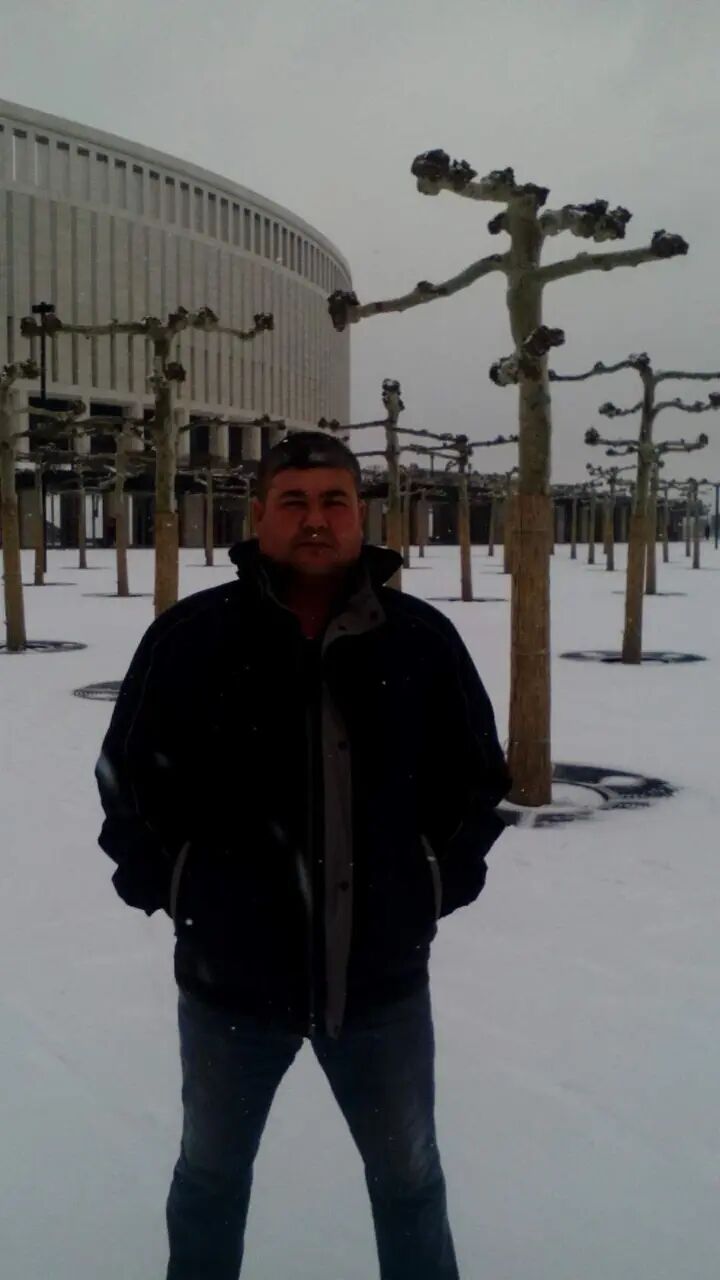  45725675  Shokir, 49 ,    