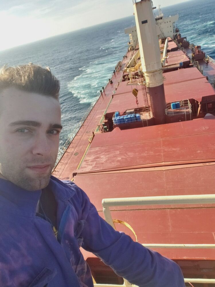  18515305  Gura, 30 ,    