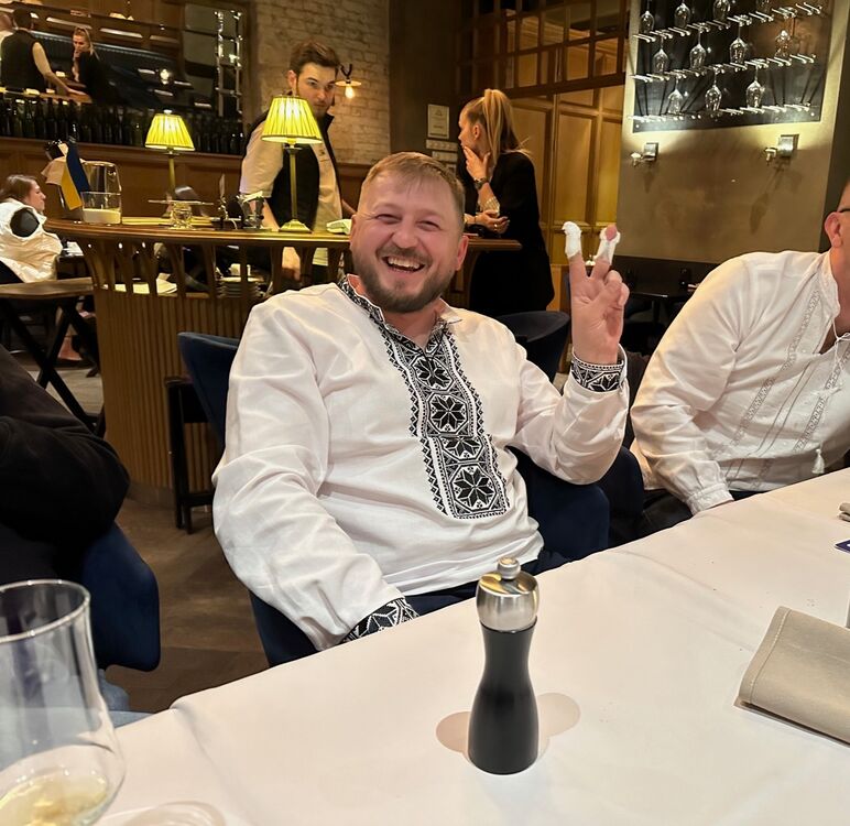  53295415  Mika, 40 ,    