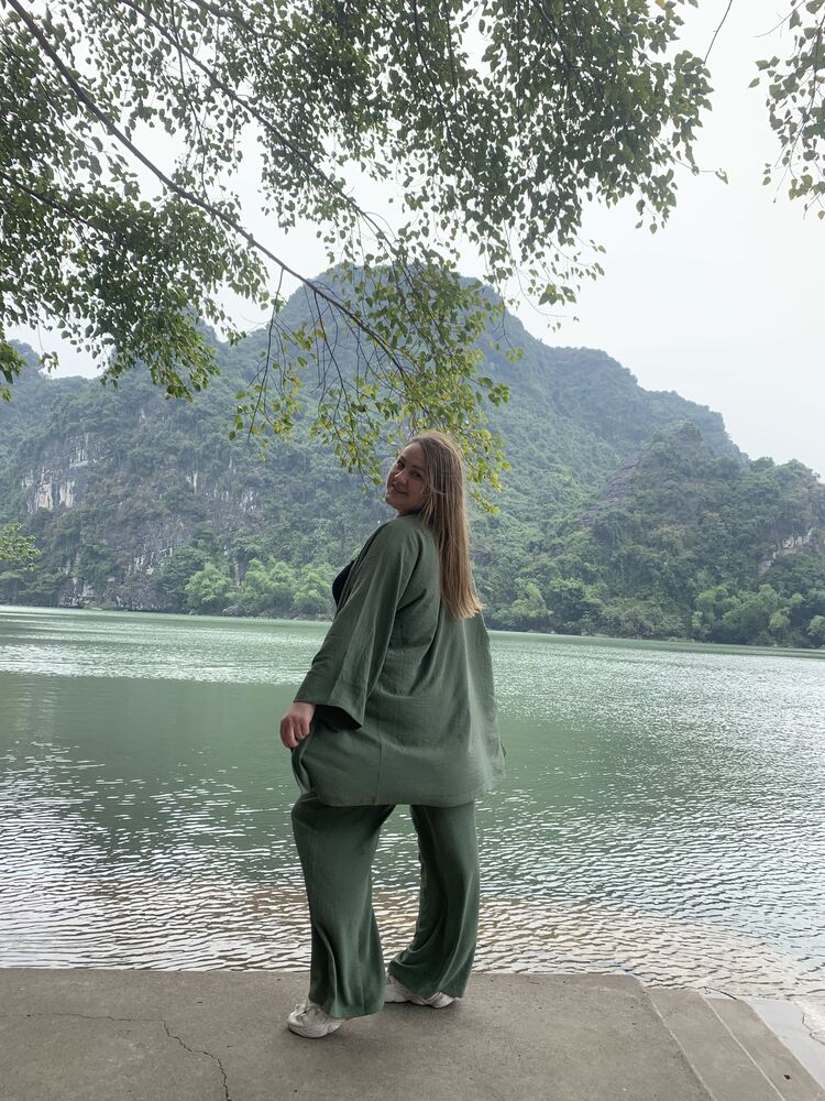  48345935  Svetlana, 32 ,    