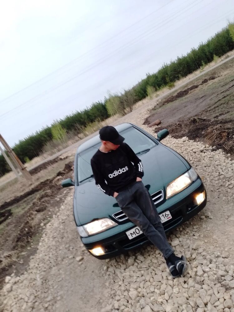  38413525  Anton, 22 ,    