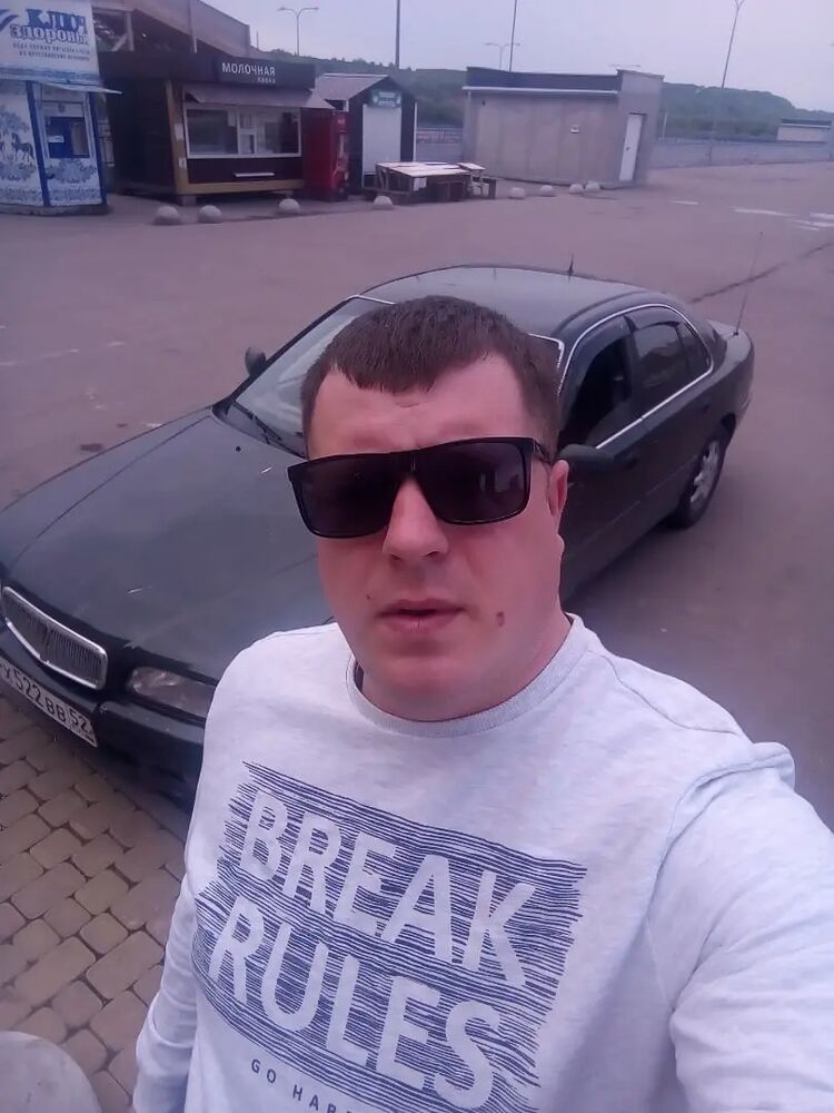  33035095  Alexander, 37 ,    