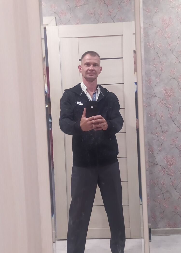  ,   Nik, 41 ,   