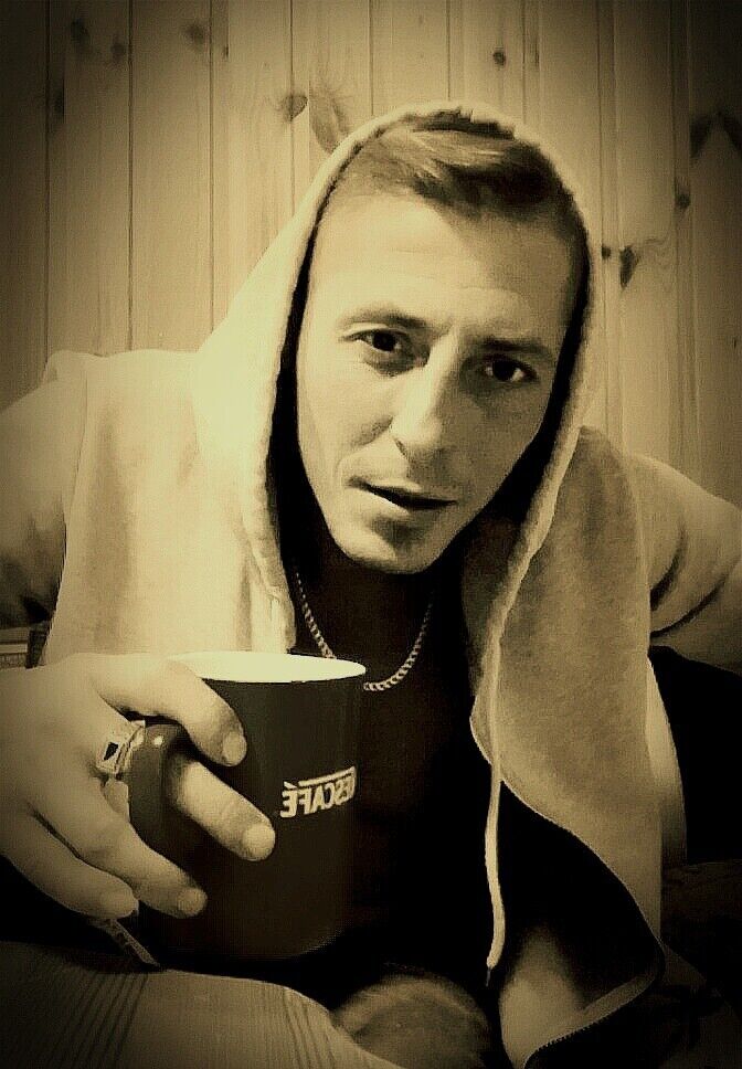  26498365  Aleks, 41 ,    
