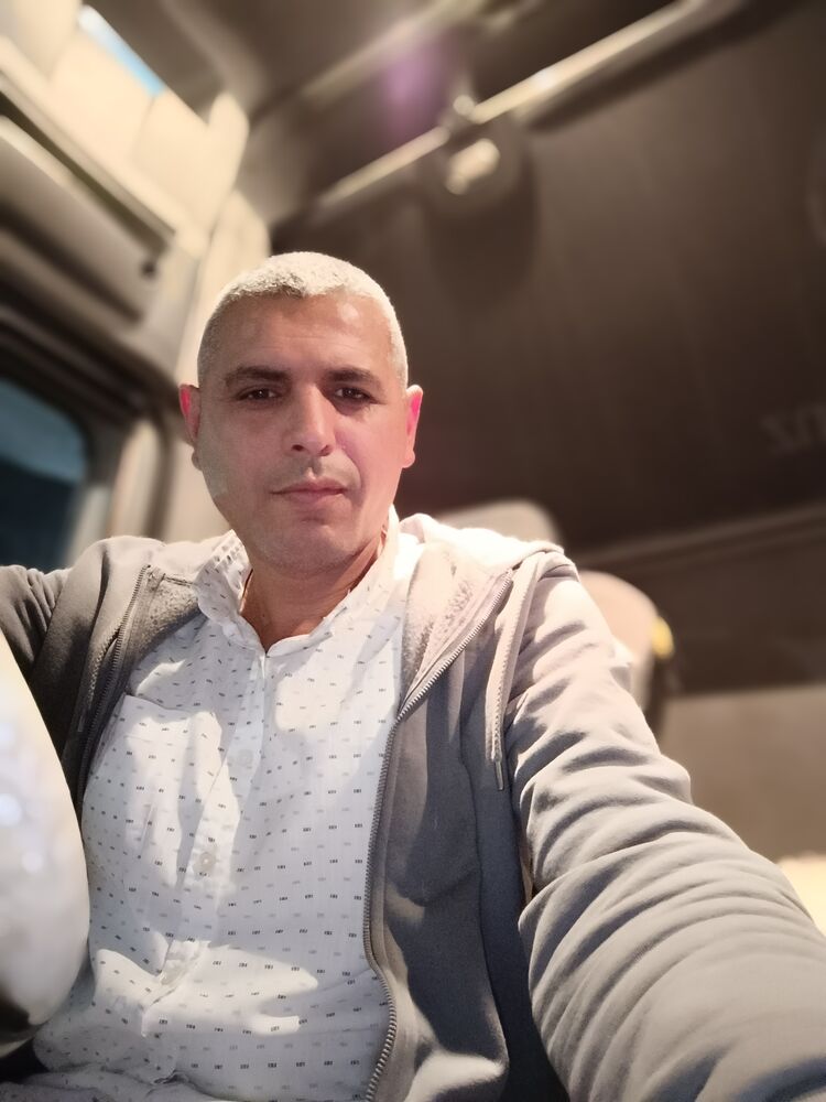  39844315  Ali, 46 ,    