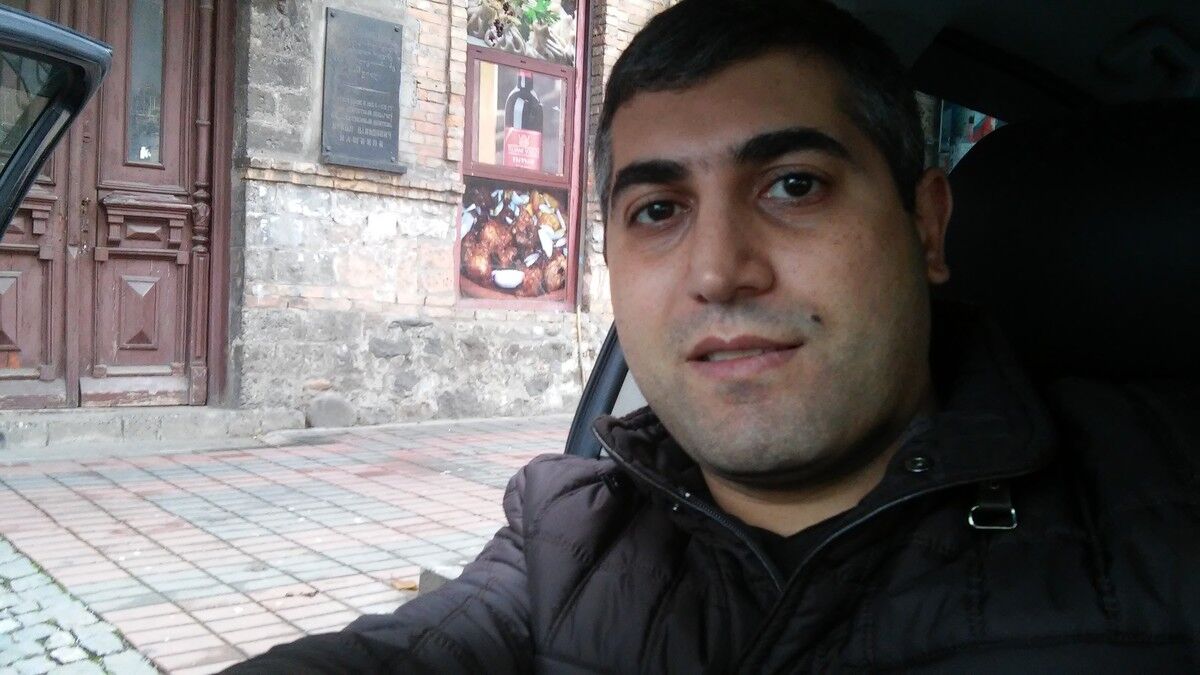  ,   Artur, 46 ,   ,   , c 