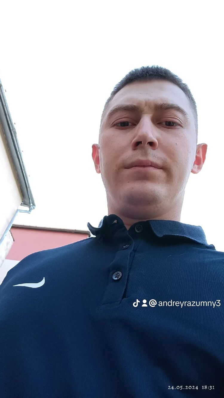  48622095  Andrej, 31 ,    