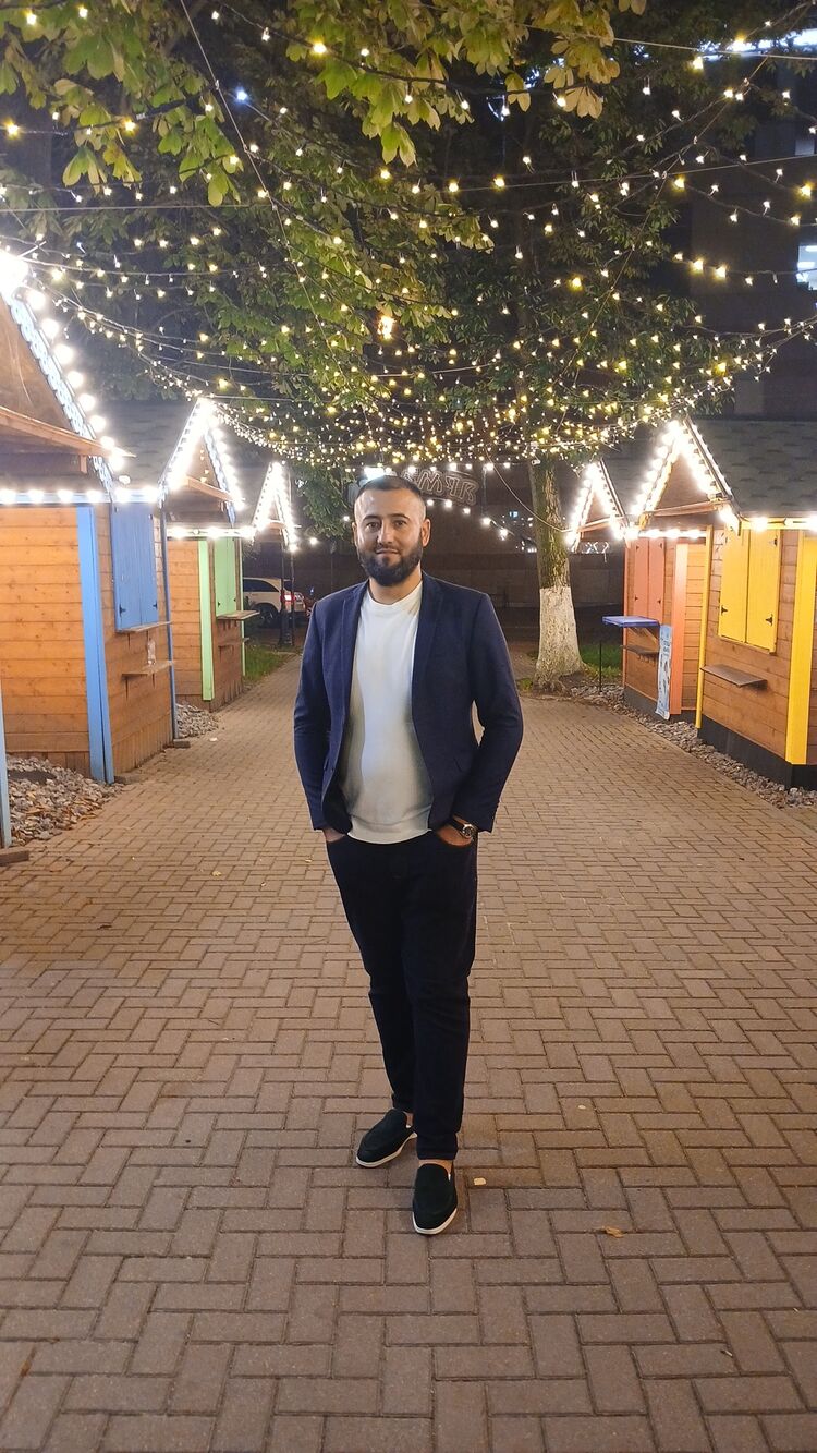  53438915  Zaur, 35 ,    
