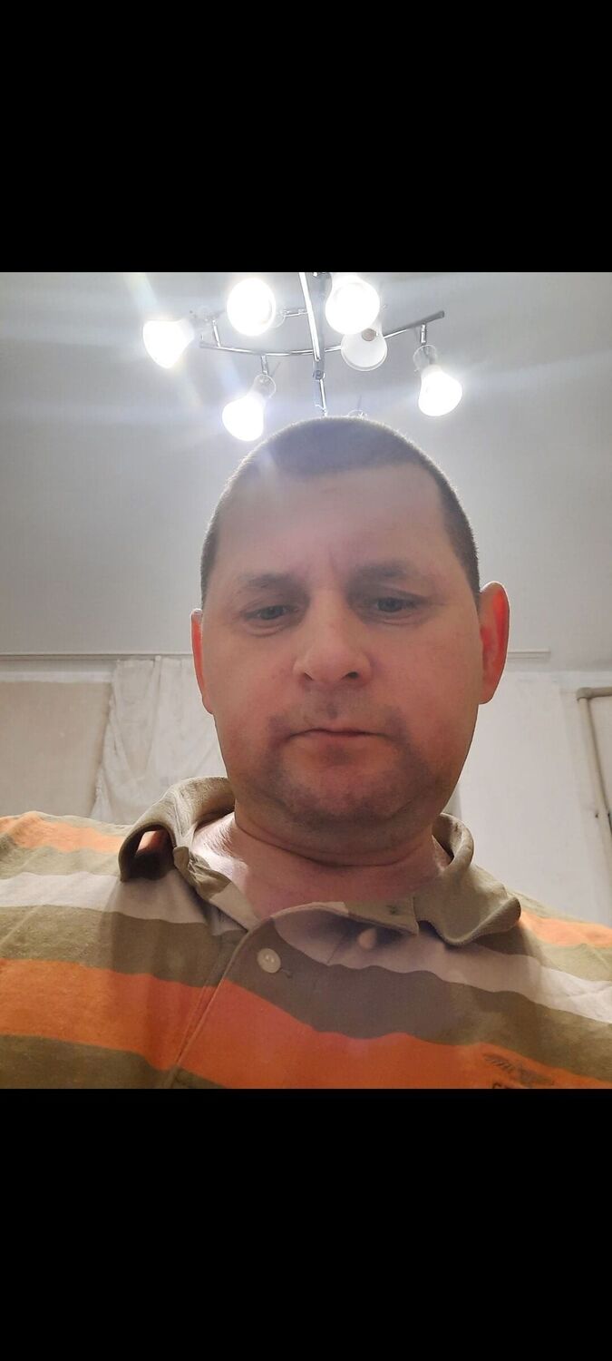  40858905  Vlad, 46 ,    