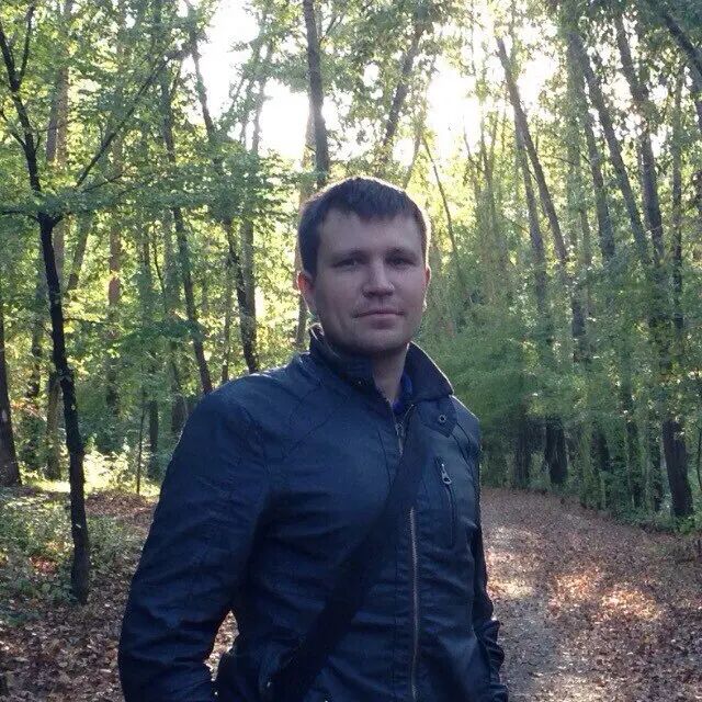  44048825  Anton, 42 ,    