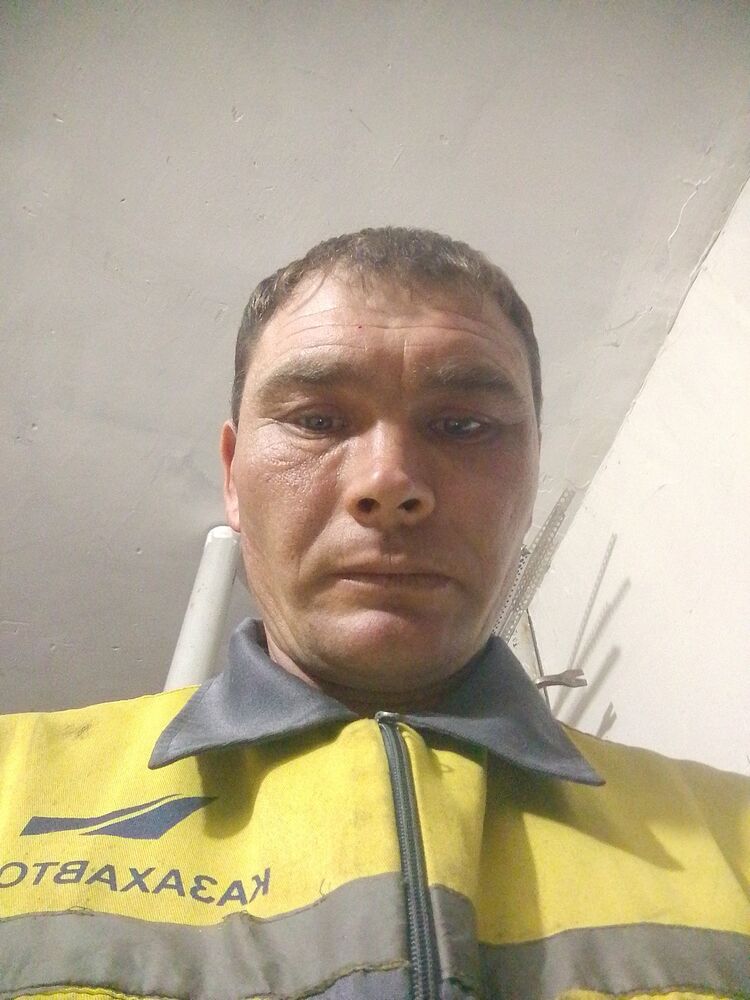  46364705  Sasa, 37 ,    
