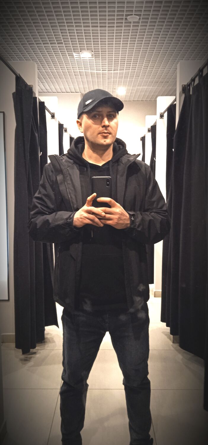  39132655  Petr, 32 ,    