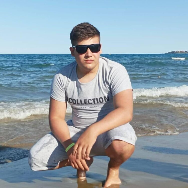  ,   Denis, 19 ,   ,   