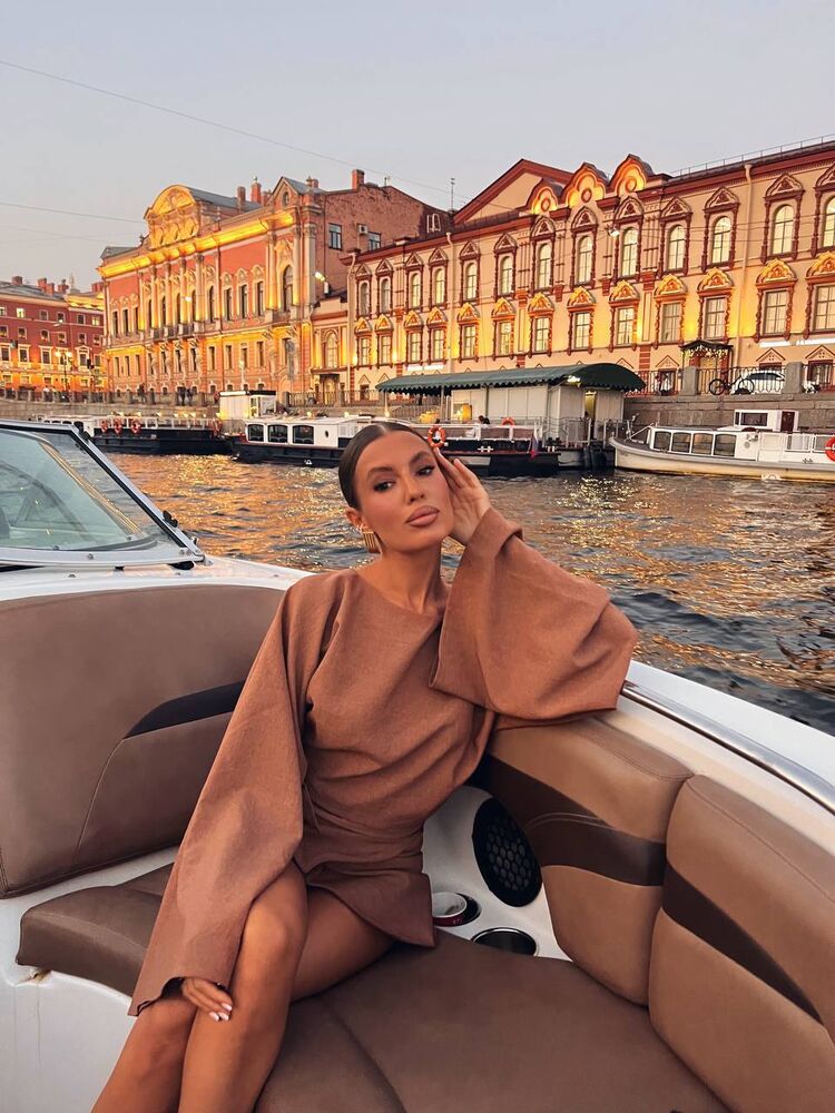  48272985  Zlata, 29 ,    