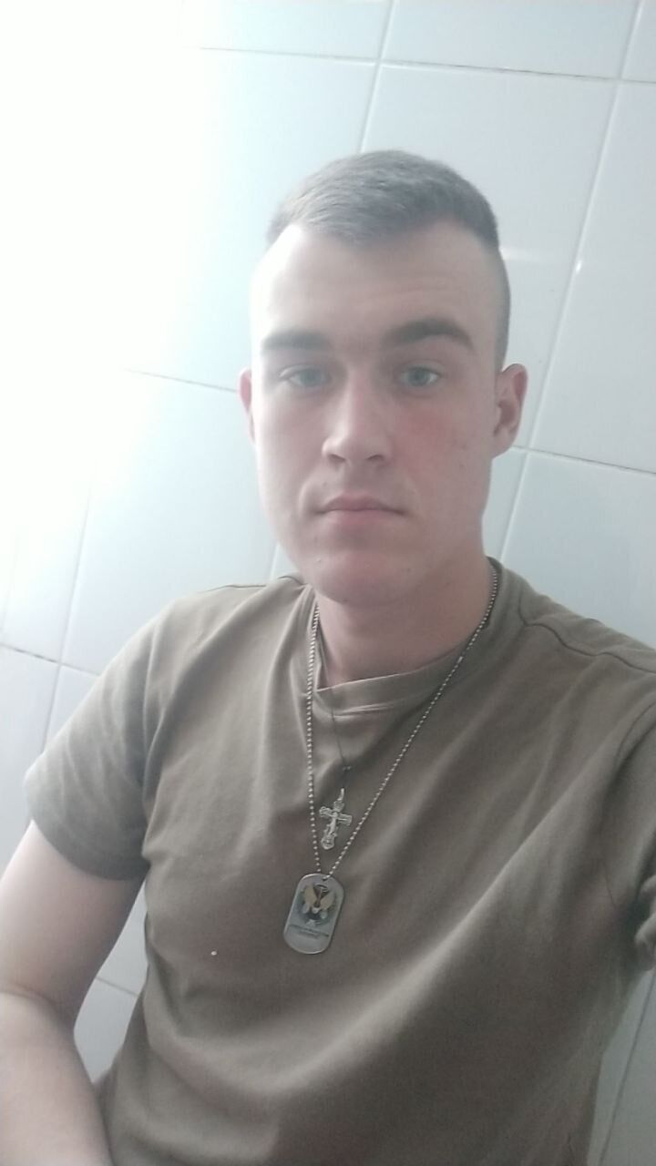  27651585  Denis, 24 ,    