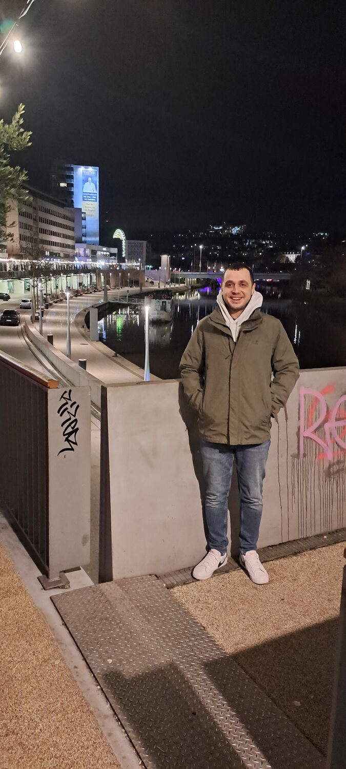  48437195  Denis, 29 ,    Stuttgart